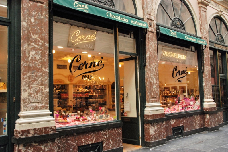 chocolaterie-ESCRAGNOLLES-min_chocolate_chocolaterie_shop_luxury_chic_gallery_brussels_belgium-558146